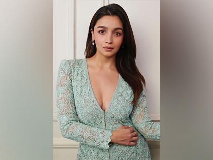 Picture of Alia Bhatt from 'Rocky Aur Rani Ki Prem Kahani' shoot in Kashmir goes viral | Picture of Alia Bhatt from 'Rocky Aur Rani Ki Prem Kahani' shoot in Kashmir goes viral