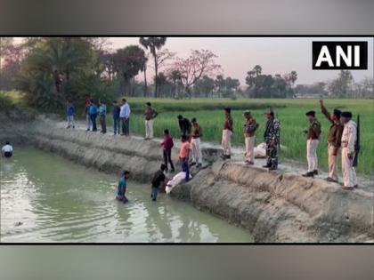 Police recover cartons of liquor hidden in Bihar village pond | Police recover cartons of liquor hidden in Bihar village pond