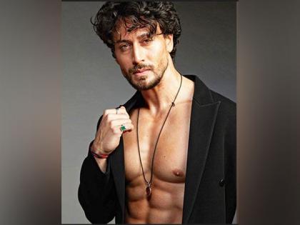 Tiger Shroff flaunts ripped physique in latest video, check it out | Tiger Shroff flaunts ripped physique in latest video, check it out