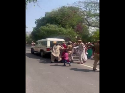 Widows of 3 jawans killed in Pulwama attack hold protest against Rajasthan government | Widows of 3 jawans killed in Pulwama attack hold protest against Rajasthan government