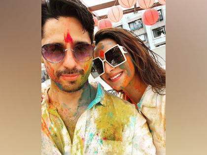 Sidharth Malhotra shares glimpse from first Holi with wife Kiara Advani | Sidharth Malhotra shares glimpse from first Holi with wife Kiara Advani