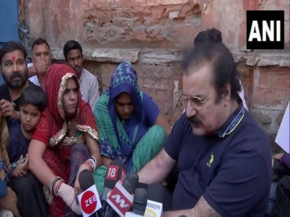 Ashok Gehlot's minister's meet widows of pulwama terror attack martyrs, assures justice | Ashok Gehlot's minister's meet widows of pulwama terror attack martyrs, assures justice