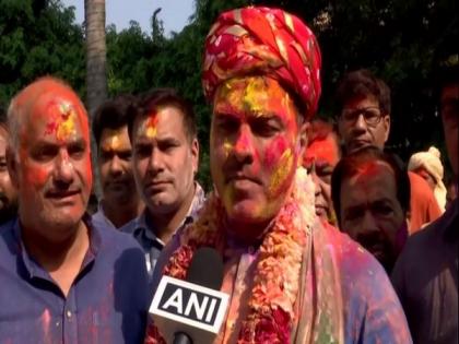 Delhi: BJP MP Parvesh Verma celebrates Holi at his residence | Delhi: BJP MP Parvesh Verma celebrates Holi at his residence Delhi: BJP MP Parvesh Verma celebrates Holi at his residence | Delhi: BJP MP Parvesh Verma celebrates Holi at his residence