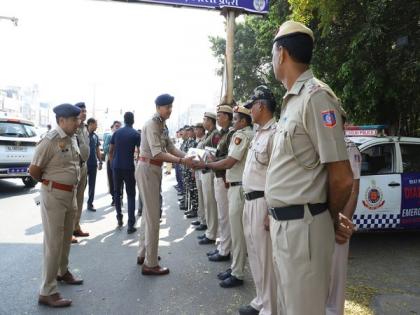 Commissioner meets North-West district cops on Holi, distributes sweets | Commissioner meets North-West district cops on Holi, distributes sweets Commissioner meets North-West district cops on Holi, distributes sweets | Commissioner meets North-West district cops on Holi, distributes sweets