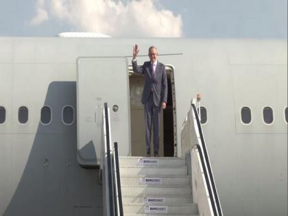 Australian PM arrives in India with 25 business leaders | Australian PM arrives in India with 25 business leaders
