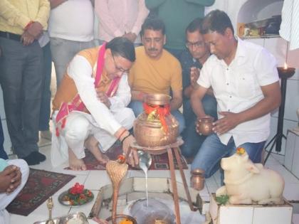 Uttarakhand: CM Dhami offers prayers at Vankhandi Mahadev Temple | Uttarakhand: CM Dhami offers prayers at Vankhandi Mahadev Temple