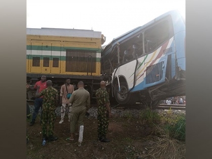 Nigeria: 6 killed, dozens injured in train-bus crash in Lagos | Nigeria: 6 killed, dozens injured in train-bus crash in Lagos