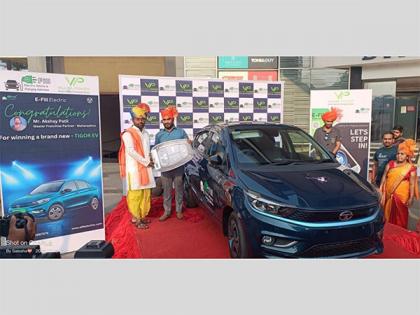 E-Fill Electric, EFEV Charging Solutions Pvt Ltd gifted an EV car to its franchise partner as a token of appreciation | E-Fill Electric, EFEV Charging Solutions Pvt Ltd gifted an EV car to its franchise partner as a token of appreciation