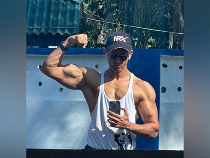 Hrithik Roshan flaunts his drool-worthy body, shares his fitness mantra in Insta post | Hrithik Roshan flaunts his drool-worthy body, shares his fitness mantra in Insta post