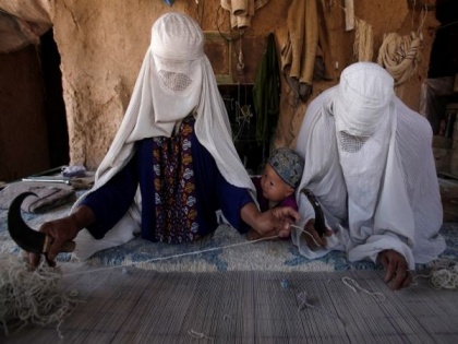 Afghanistan: Women carpet weavers face challenges in Badakhshan | Afghanistan: Women carpet weavers face challenges in Badakhshan