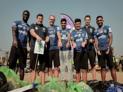 Led by skipper Anirudh Thapa, Chennaiyin FC conducts Marina beach cleaning drive | Led by skipper Anirudh Thapa, Chennaiyin FC conducts Marina beach cleaning drive