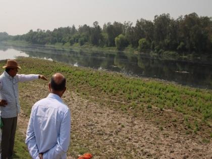 LG Saxena inspects Yamuna floodplains in North East Delhi | LG Saxena inspects Yamuna floodplains in North East Delhi LG Saxena inspects Yamuna floodplains in North East Delhi | LG Saxena inspects Yamuna floodplains in North East Delhi