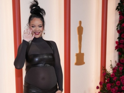 Oscars 2023 Red Carpet: Rihanna flaunts baby bump in stylish black gown | Oscars 2023 Red Carpet: Rihanna flaunts baby bump in stylish black gown