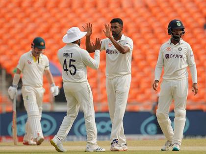 India vs Australia, 4th Test Day 5: Labuschagne, Travis Head dominate Indian bowlers (Lunch) | India vs Australia, 4th Test Day 5: Labuschagne, Travis Head dominate Indian bowlers (Lunch)
