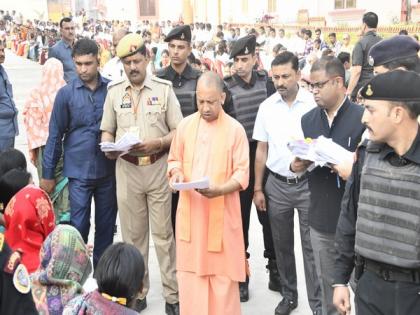 CM Yogi meets people in Gorakhpur; directs officers for time-bound, satisfactory redressal | CM Yogi meets people in Gorakhpur; directs officers for time-bound, satisfactory redressal
