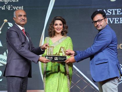 Sandip University receives the award for the Fastest Emerging University of India at ILA 2022 | Sandip University receives the award for the Fastest Emerging University of India at ILA 2022