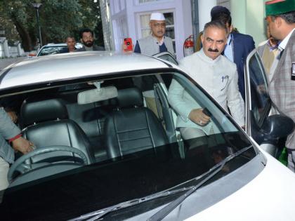 Himachal CM arrived in his old car to attend his first Budget Session at Vidhan Sabha | Himachal CM arrived in his old car to attend his first Budget Session at Vidhan Sabha