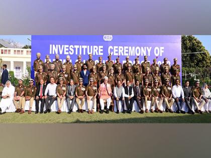 J-K: L-G Manoj Sinha presents gallantry awards at police investiture ceremony | J-K: L-G Manoj Sinha presents gallantry awards at police investiture ceremony J-K: L-G Manoj Sinha presents gallantry awards at police investiture ceremony | J-K: L-G Manoj Sinha presents gallantry awards at police investiture ceremony