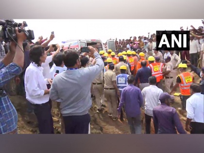 8-year-old who fell into 60-feet borewell in Madhya Pradesh's Vidisha dies | 8-year-old who fell into 60-feet borewell in Madhya Pradesh's Vidisha dies