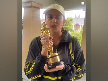 Huma Qureshi poses with producer Guneet Monga's Oscar trophy, calls her 'inspiration' | Huma Qureshi poses with producer Guneet Monga's Oscar trophy, calls her 'inspiration'