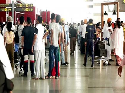 Nearly half of counters were "unmanned": Delhi airport official after long queues at immigration troubles passengers | Nearly half of counters were "unmanned": Delhi airport official after long queues at immigration troubles passengers