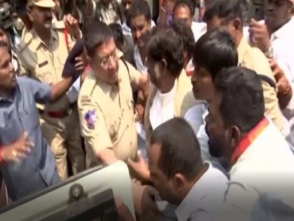 Hyderabad: Several Congress leaders detained for protest over Adani issue | Hyderabad: Several Congress leaders detained for protest over Adani issue