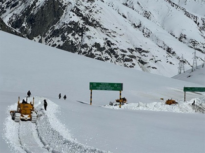 Ladakh: BRO opens Zojila Pass after closure of 68 days | Ladakh: BRO opens Zojila Pass after closure of 68 days
