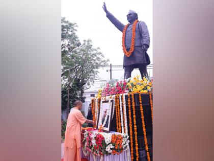 UP CM pays tribute to Hemvati Nandan Bahuguna on his death anniversary | UP CM pays tribute to Hemvati Nandan Bahuguna on his death anniversary