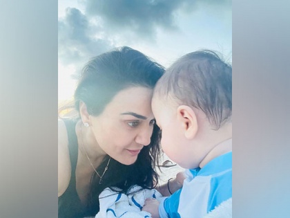 Preity Zinta gives a glimpse of her son mopping floor, praises little one's 'Swachh Bharat' moves | Preity Zinta gives a glimpse of her son mopping floor, praises little one's 'Swachh Bharat' moves
