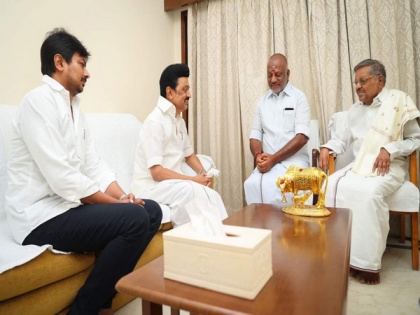 Tamil Nadu CM Stalin meets OPS, condoles his mother's demise | Tamil Nadu CM Stalin meets OPS, condoles his mother's demise
