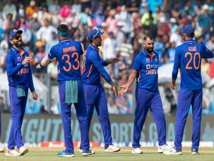 Shami, Siraj's fiery bowling help India bundle out Australia for 188 in 1st ODI | Shami, Siraj's fiery bowling help India bundle out Australia for 188 in 1st ODI