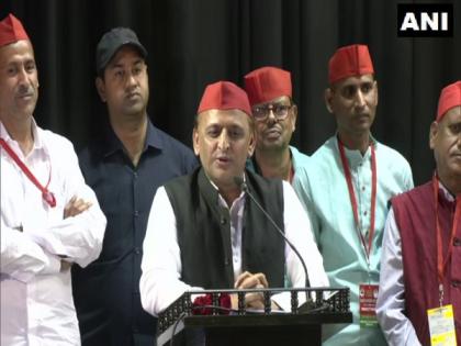 Akhilesh Yadav targets BJP in Kolkata meeting, says Samajwadi Party will do everything to save constitution | Akhilesh Yadav targets BJP in Kolkata meeting, says Samajwadi Party will do everything to save constitution