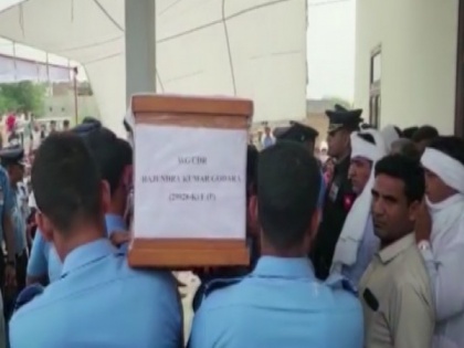 Rajasthan: Last rites of IAF officer, who perished in accident, performed | Rajasthan: Last rites of IAF officer, who perished in accident, performed
