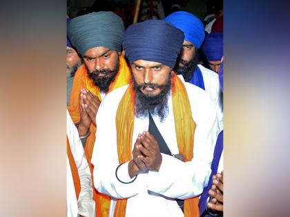 Amritpal Singh's "close aide and financer" arrested: Sources | Amritpal Singh's "close aide and financer" arrested: Sources