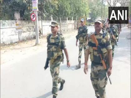Punjab Police, Rapid Action Force conduct flag march amid crackdown on Amritpal Singh | Punjab Police, Rapid Action Force conduct flag march amid crackdown on Amritpal Singh
