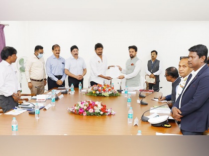 TN Sports Minister meets Anurag Thakur, requests release Khelo India fund | TN Sports Minister meets Anurag Thakur, requests release Khelo India fund