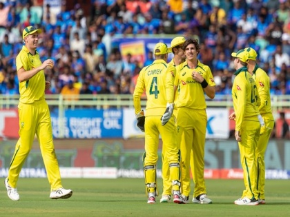 Mitchell Starc's fiery spell helps Australia bundle out India for 117 in 26 overs in 2nd ODI | Mitchell Starc's fiery spell helps Australia bundle out India for 117 in 26 overs in 2nd ODI