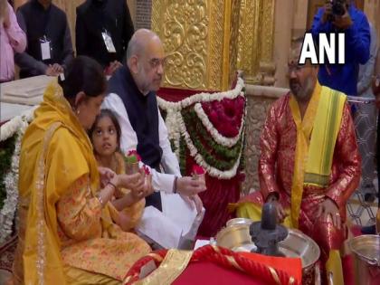 Amit Shah offers prayers at Somnath temple | Amit Shah offers prayers at Somnath temple