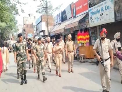 Crackdown on Amritpal: Batala Police conducts flag marches to maintain law and order | Crackdown on Amritpal: Batala Police conducts flag marches to maintain law and order
