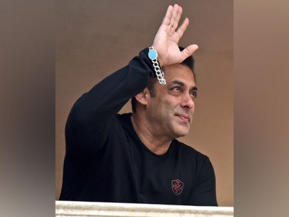 Mumbai Police beefs up security outside actor Salman Khan's residence after threat email | Mumbai Police beefs up security outside actor Salman Khan's residence after threat email