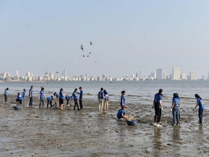 SBI Foundation conducts one of South Mumbai's largest Beach Cleaning Drives, Collects 800 Kilos of Waste in 2 Hours | SBI Foundation conducts one of South Mumbai's largest Beach Cleaning Drives, Collects 800 Kilos of Waste in 2 Hours