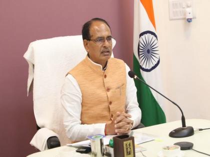 MP CM Chouhan chairs review meeting over damage due to untimely rains, hailstorms in state | MP CM Chouhan chairs review meeting over damage due to untimely rains, hailstorms in state