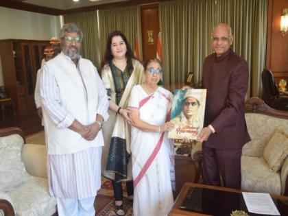 Usha Mangeshkar meets Maharashtra Governer Ramesh Bais | Usha Mangeshkar meets Maharashtra Governer Ramesh Bais