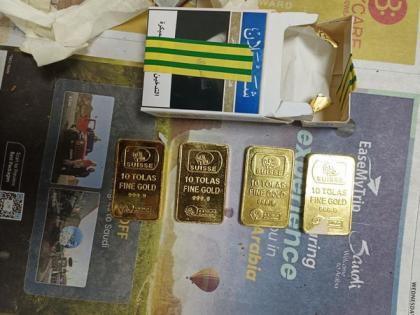 Four arrested, four 100-gm gold bars seized at Delhi airport | Four arrested, four 100-gm gold bars seized at Delhi airport Four arrested, four 100-gm gold bars seized at Delhi airport | Four arrested, four 100-gm gold bars seized at Delhi airport