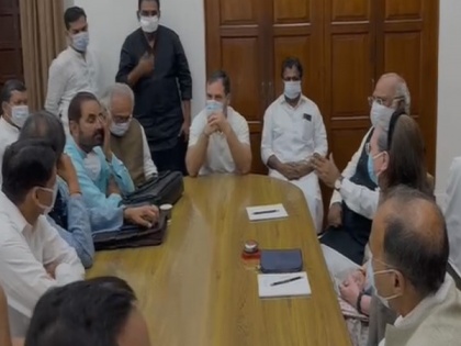 Budget session: Rahul Gandhi attends meeting of Congress MPs | Budget session: Rahul Gandhi attends meeting of Congress MPs