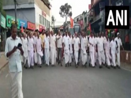 Congress workers in Wayanad stage protest march against Rahul Gandhi's disqualification as MP | Congress workers in Wayanad stage protest march against Rahul Gandhi's disqualification as MP