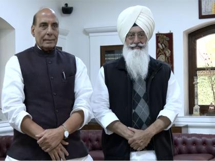 Rajnath Singh visits Radha Soami Satsang Beas in Punjab, meets chief Dhillon | Rajnath Singh visits Radha Soami Satsang Beas in Punjab, meets chief Dhillon