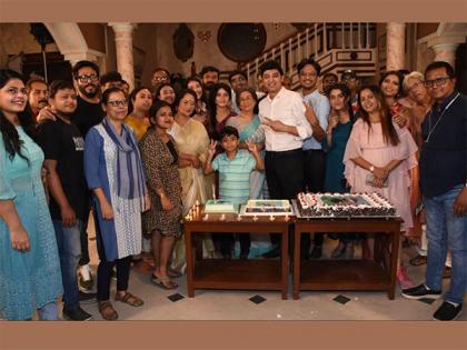 Fans joined to celebrate one year birthday of Bengali TV serial 'Godhuli Alap' | Fans joined to celebrate one year birthday of Bengali TV serial 'Godhuli Alap'