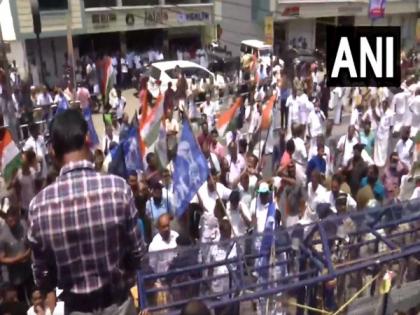 Congress workers protest across country against Rahul Gandhi's disqualification | Congress workers protest across country against Rahul Gandhi's disqualification