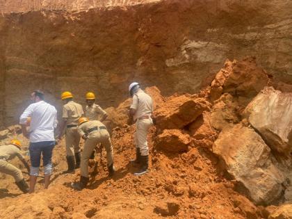 Karnataka: 3 labourers killed after being struck by landslide | Karnataka: 3 labourers killed after being struck by landslide